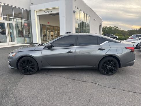 Used 2022 Nissan Altima 2.5 SR w/ Midnight Edition Package image 8