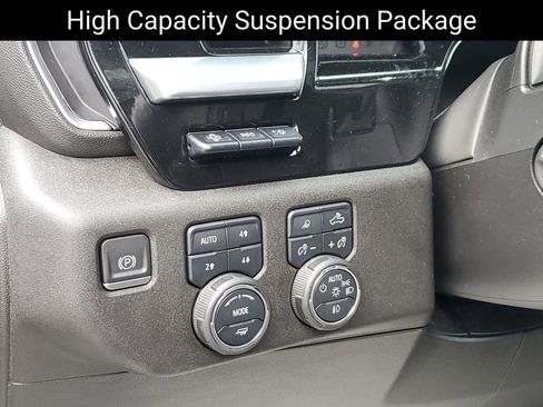 Used 2022 Chevrolet Silverado 1500 High Country w/ Technology Package image 11