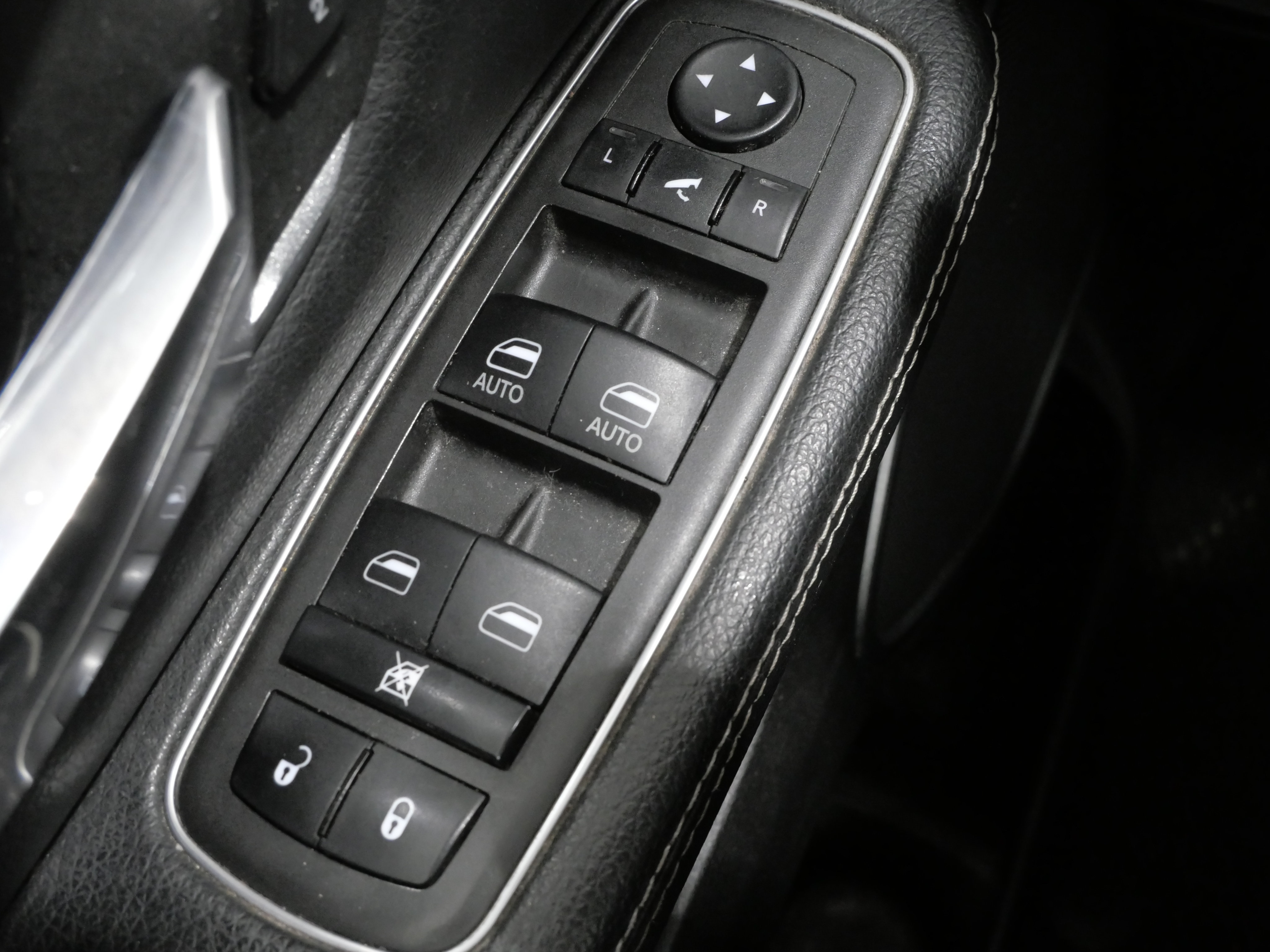 Used 2023 RAM 1500 Laramie AWD/4WD image 12