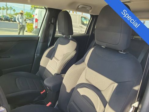 Used 2021 Jeep Renegade Latitude FWD image 21