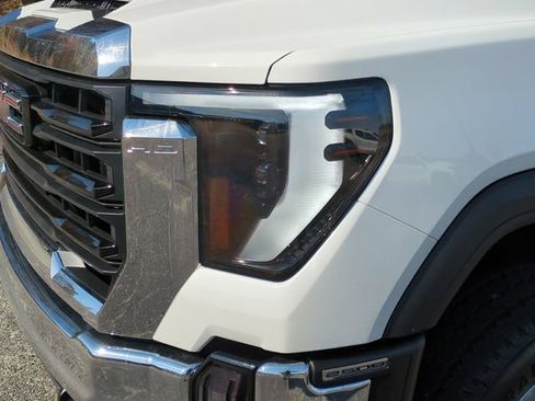 New 2024 GMC Sierra 2500 Pro w/ Convenience Package AWD/4WD image 9
