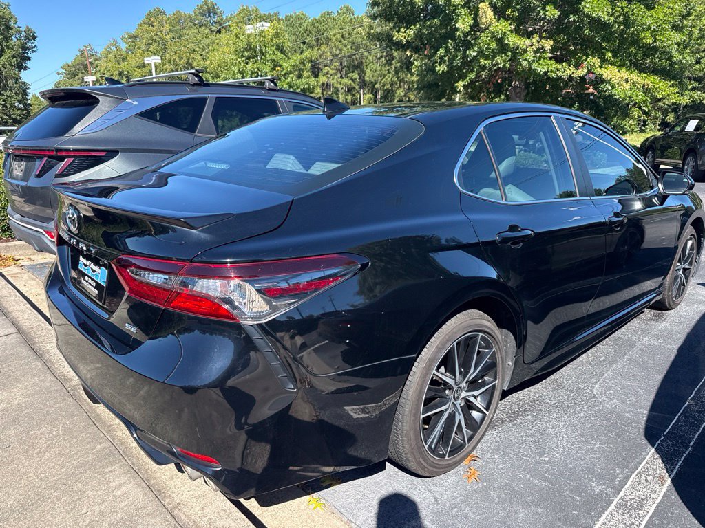 Used 2022 Toyota Camry SE w/ Convenience Package FWD image 2
