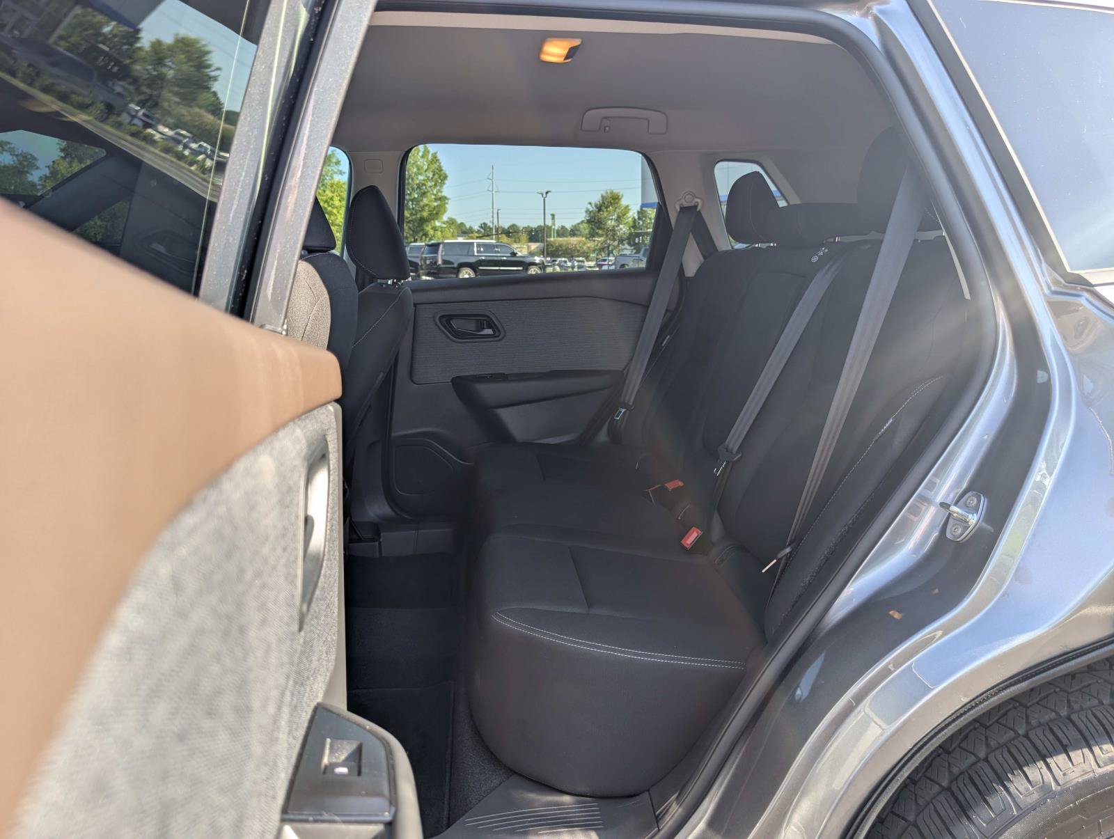 Used 2023 Nissan Rogue S FWD image 19