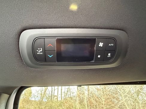 New 2026 Chrysler Pacifica Select image 23