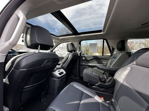 Certified 2025 Lincoln Navigator Reserve image 18