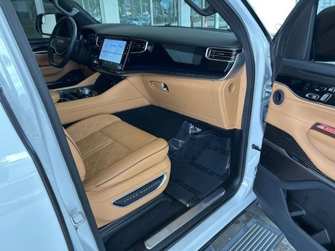 Used 2025 Jeep Grand Wagoneer L Series III w/ Rear Seat Video Group 1 AWD/4WD image 30