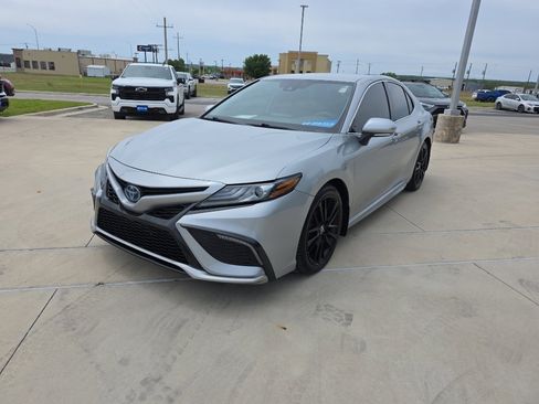 Used 2022 Toyota Camry XSE w/ Cold Weather Package FWD image 3