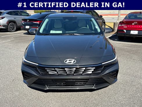Certified 2025 Hyundai Elantra Limited image 2
