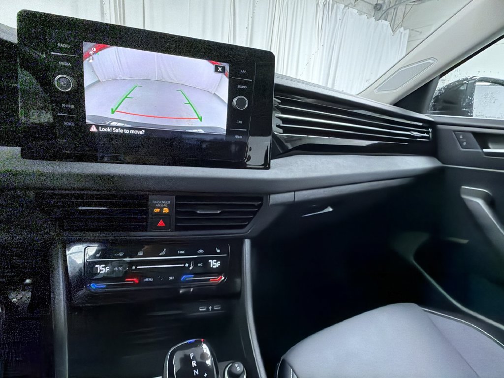 Used 2025 Volkswagen Jetta SE FWD image 22