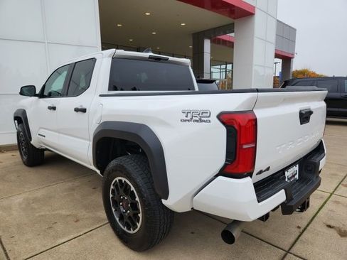 Used 2024 Toyota Tacoma TRD Off-Road image 10