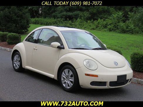 Used 2008 Volkswagen Beetle SE FWD image 3