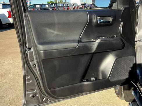 Used 2021 Toyota Tacoma TRD Sport w/ Technology Package image 22