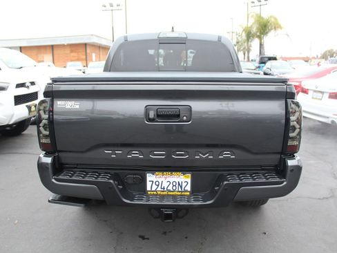 Used 2018 Toyota Tacoma TRD Off-Road image 6