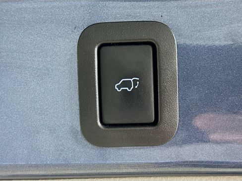 Used 2019 Toyota Highlander XLE AWD/4WD image 39