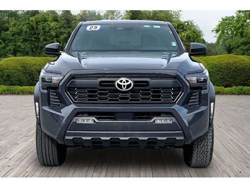 Used 2025 Toyota Tacoma TRD Off-Road AWD/4WD image 2