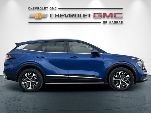 Used 2023 Kia Sportage EX AWD/4WD image 2