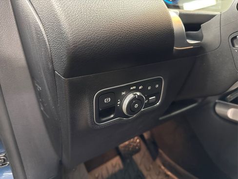 Used 2022 Mercedes-Benz GLB 250 4MATIC image 39