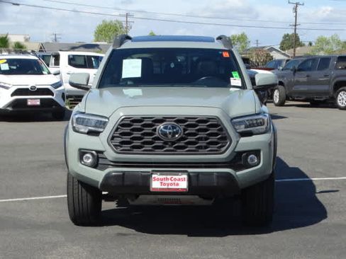 Used 2022 Toyota Tacoma TRD Off-Road w/ TRD Premium Off Road Package AWD/4WD image 3