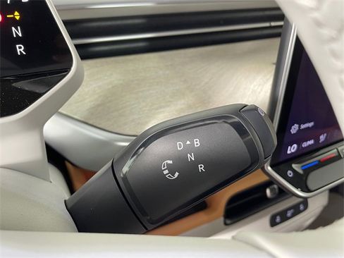 New 2025 Volkswagen ID. Buzz Pro S Plus image 9