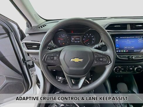 Used 2023 Chevrolet TrailBlazer LT w/ Convenience Package FWD image 3