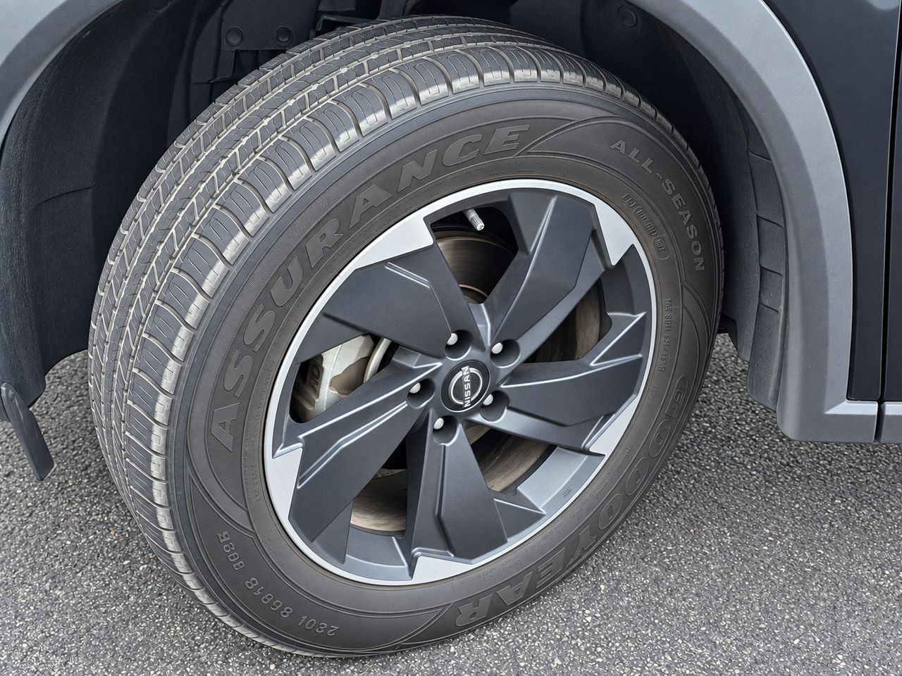 Used 2025 Nissan Rogue SV AWD/4WD image 10