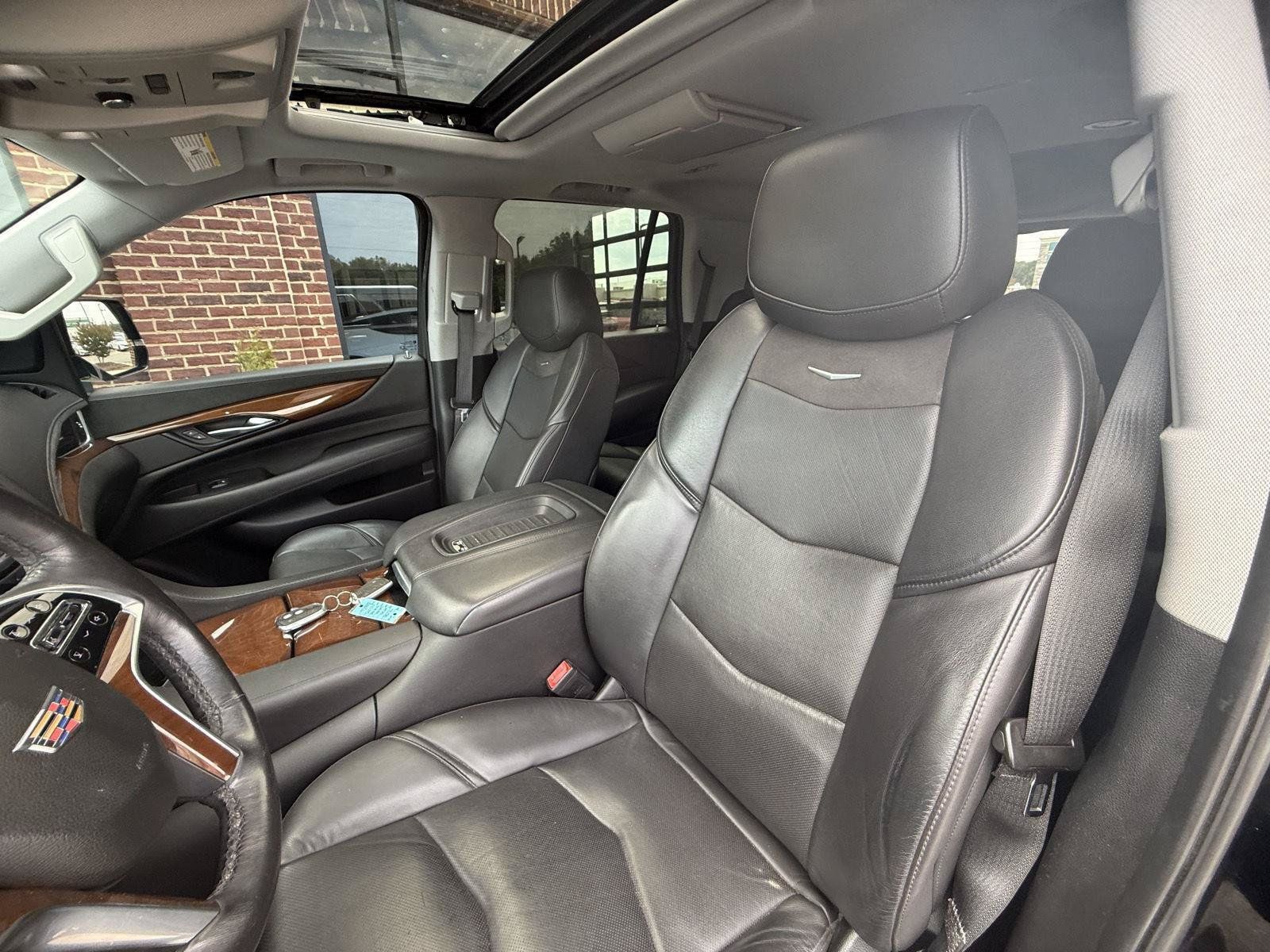 Used 2020 Cadillac Escalade Premium Luxury RWD image 11