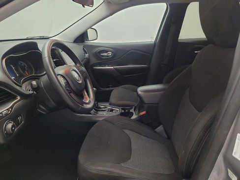 Used 2019 Jeep Cherokee Latitude w/ Popular Appearance Group image 17