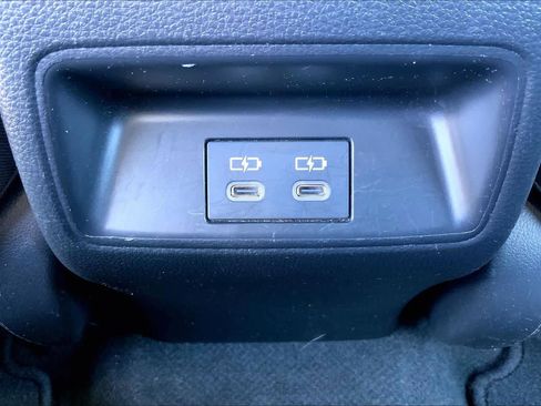 Used 2023 Toyota Corolla SE image 34