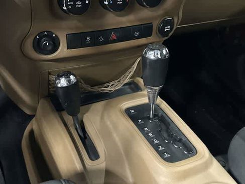 Used 2011 Jeep Wrangler Unlimited Rubicon w/ Connectivity Group AWD/4WD image 24