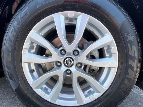 Used 2018 Nissan Rogue SV w/ Sun & Sound Touring Package AWD/4WD image 15