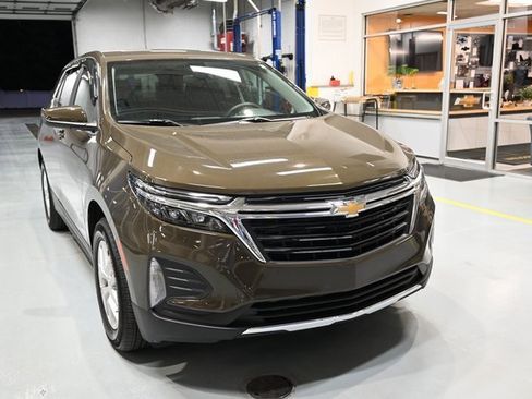 Used 2023 Chevrolet Equinox LT image 3