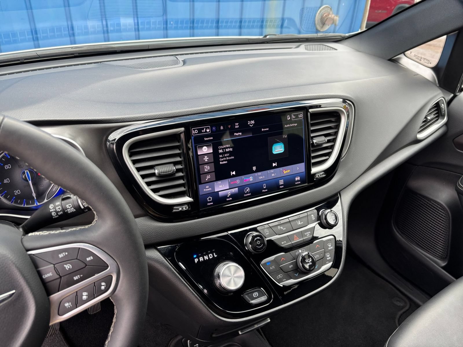 Used 2025 Chrysler Pacifica Select FWD image 16