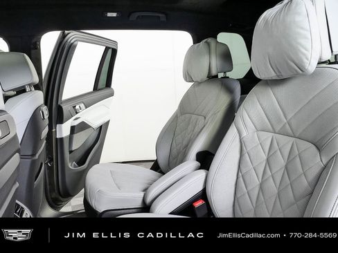 Used 2025 BMW X7 xDrive40i w/ M Sport Package AWD/4WD image 22