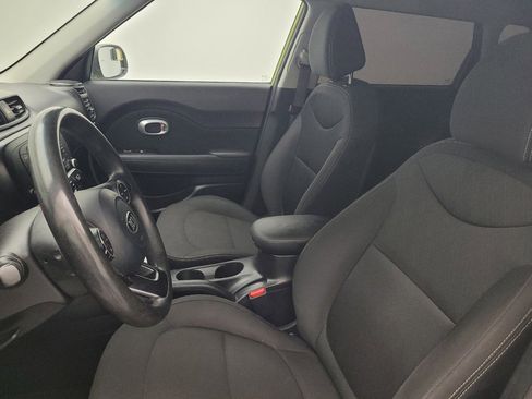 Used 2018 Kia Soul FWD image 17