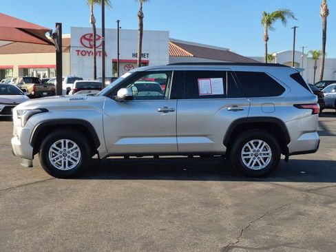 Used 2023 Toyota Sequoia SR5 w/ SR5 Premium Package image 9