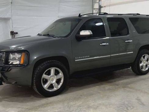 Used 2011 Chevrolet Suburban LTZ image 4