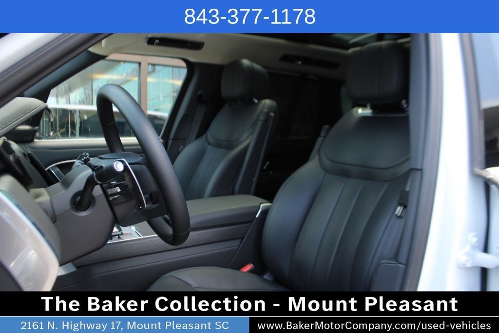 Used 2024 Land Rover Range Rover SE AWD/4WD image 4