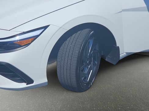 Used 2025 Hyundai Elantra Hybrid FWD image 33