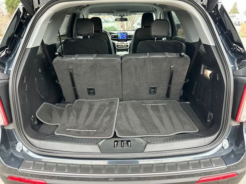 Used 2022 Ford Explorer XLT w/ Equipment Group 202A image 16