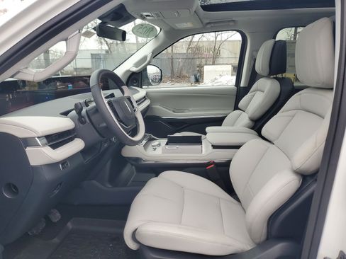 New 2025 Lincoln Navigator L Reserve image 11