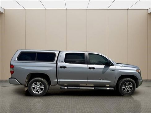Used 2018 Toyota Tundra SR5 w/ SR5 Upgrade Package AWD/4WD image 13