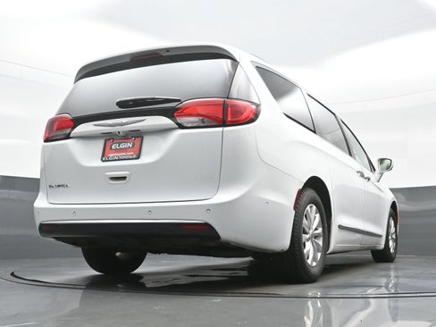 Used 2018 Chrysler Pacifica Touring-L Plus w/ Advanced Safetytec Group FWD image 33