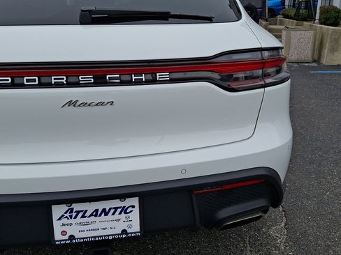 Used 2023 Porsche Macan AWD/4WD image 16