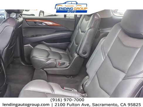 Used 2016 Cadillac Escalade ESV 4WD image 17