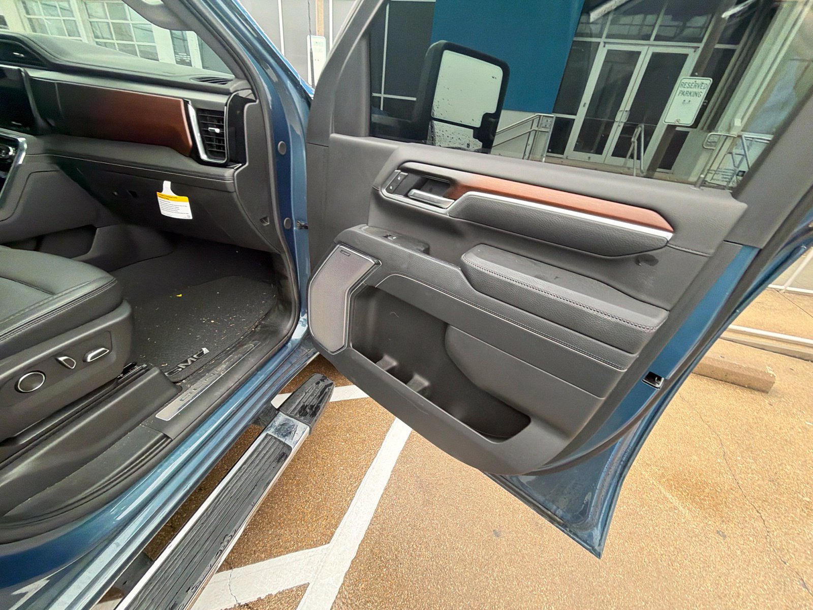 Used 2025 GMC Sierra 2500 Denali w/ Technology Package AWD/4WD image 23