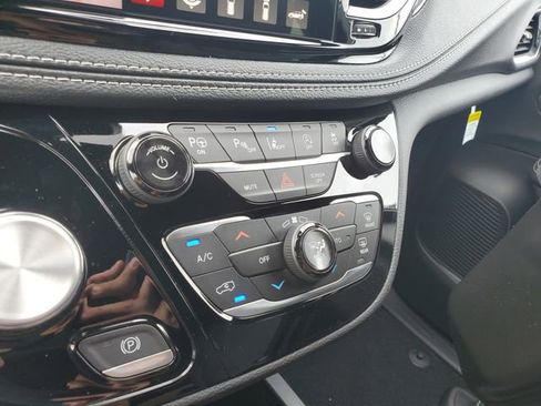 New 2025 Chrysler Pacifica Select w/ Fav Edition Package image 11