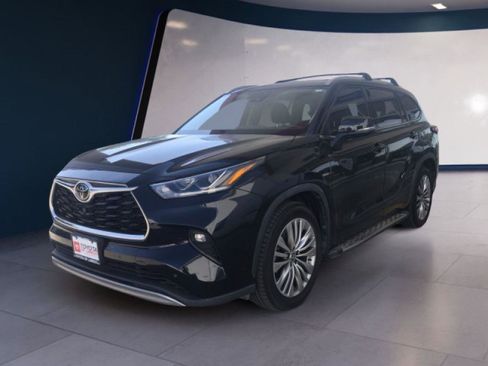 Used 2022 Toyota Highlander Platinum image 1