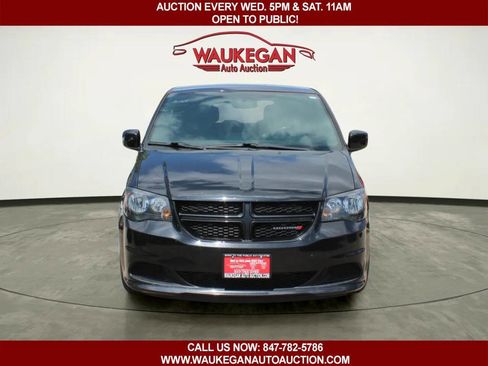 Used 2015 Dodge Grand Caravan SE FWD image 2