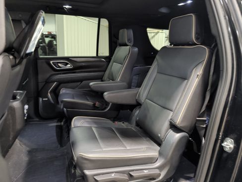 Used 2023 GMC Yukon XL SLT w/ SLT Premium Package image 9