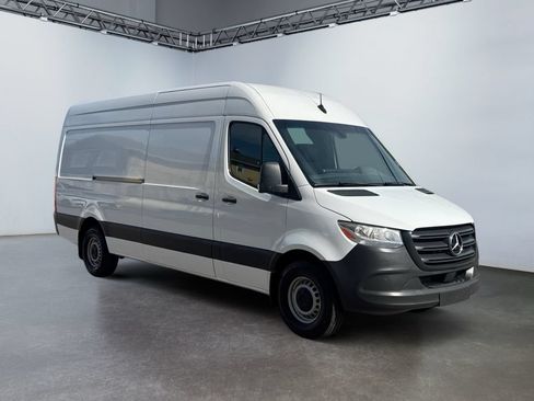 Used 2023 Mercedes-Benz Sprinter 2500 image 3